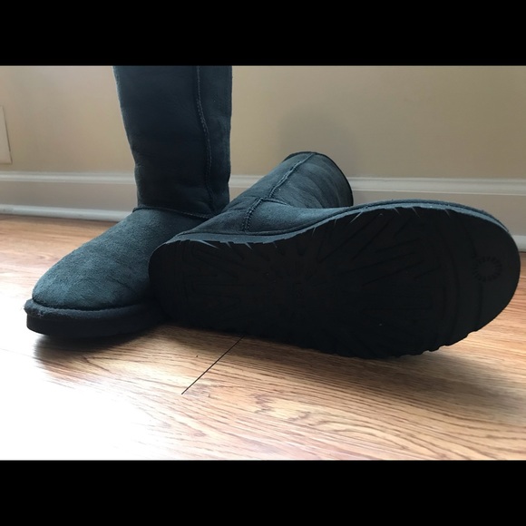 Ugg - Picture 5 of 6